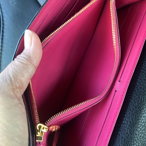 Louis Vuitton Capucines Wallet - Picture 7 of 12